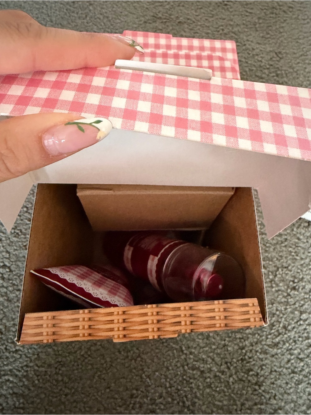 Bath & Body Works Pink Picnic Basket Gift Set - Picture 9 of 10